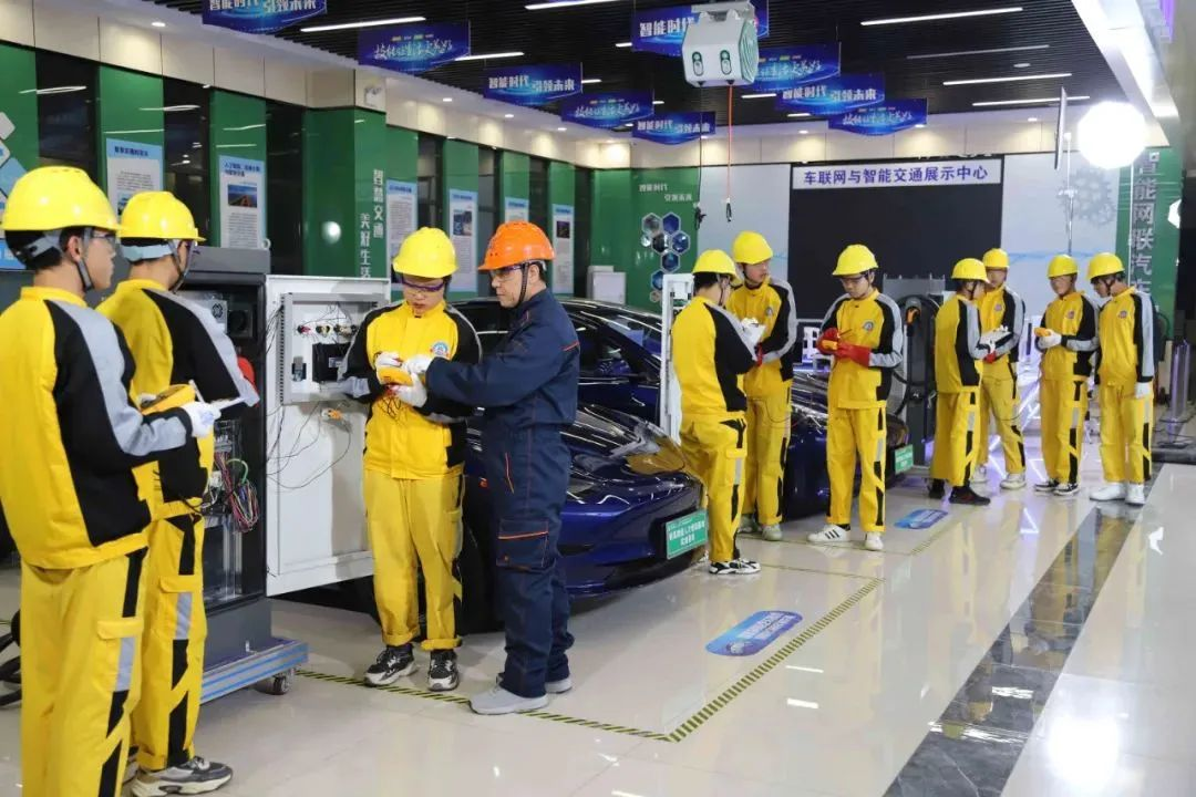 2023年，还要继续打工吗？不如来万通学技术！