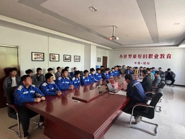 岗前强化班启动仪式圆满举行，助力学子轻松就业