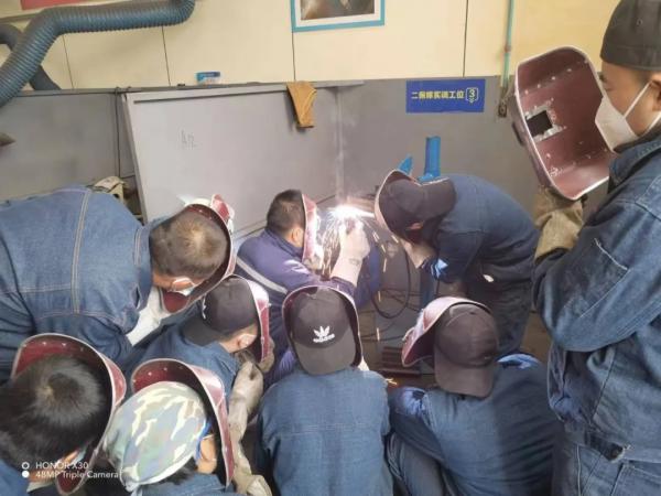 打工没“钱途”,来银川万通学焊接刷“薪”机会