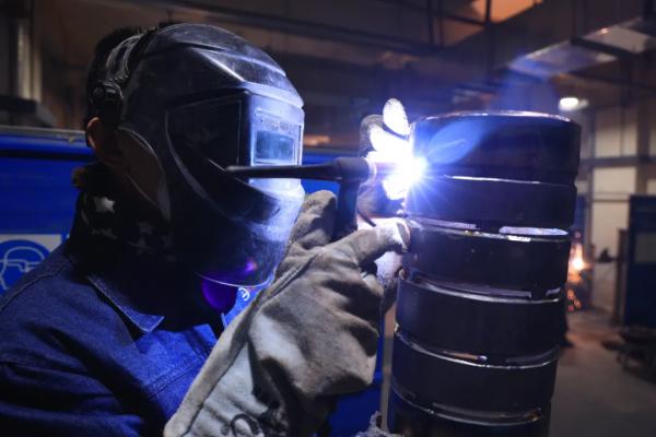 打工没“钱途”,来银川万通学焊接刷“薪”机会