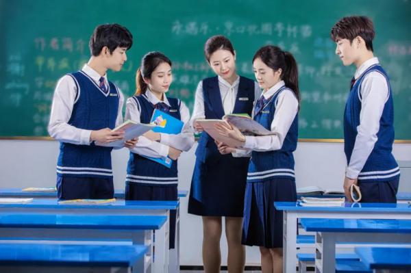 2024年宁夏超7.3万高考生,竞争如此激烈,高中生出路在哪里?