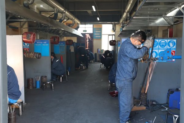 30岁+,不要再到处漂泊了,学这3个技术还不晚!