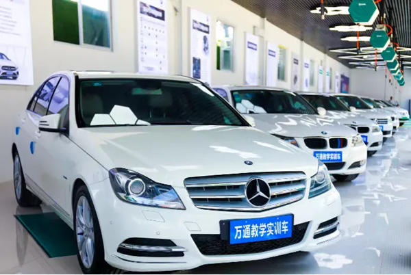 30岁+,不要再到处漂泊了,学这3个技术还不晚!