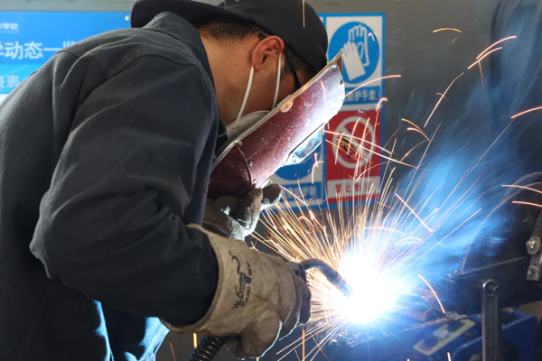 30岁+,不要再到处漂泊了,学这3个技术还不晚!