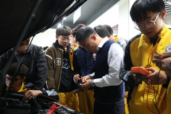 学汽修前景怎么样？四个方面帮你了解其行业发展前景